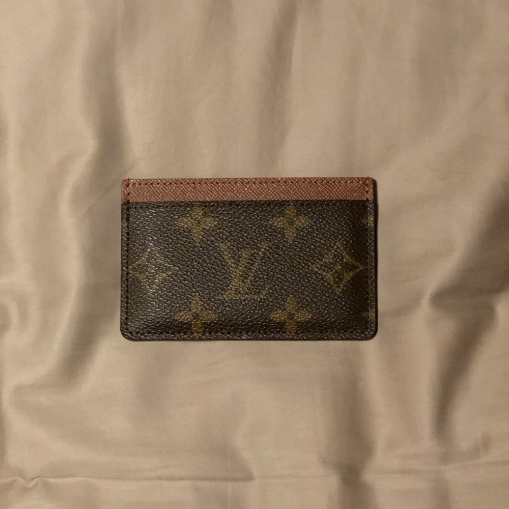 Louis Vuitton Card Holder in Monogram